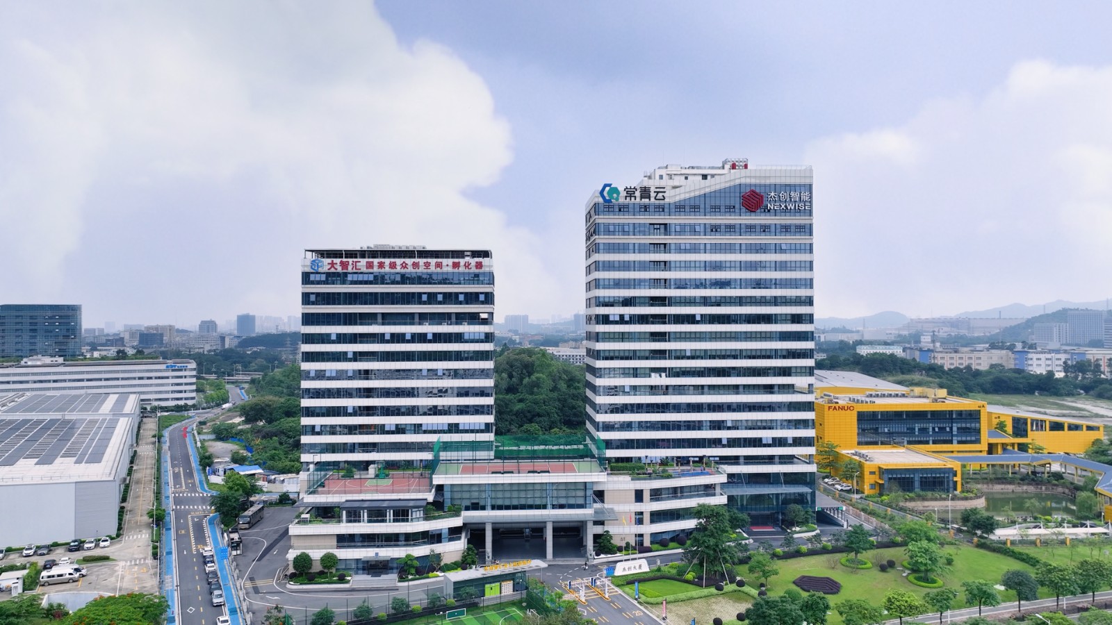 huatihui華體會大廈（晴天）